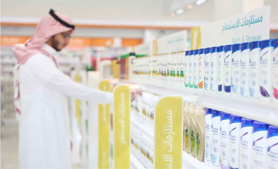 Orange_Pharmacies_Shelves_System_Saudi_man